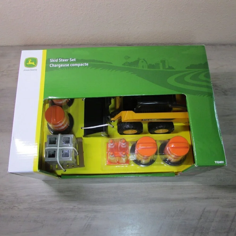 John Deere TOMY Big Farm Skid Steer Set Barrels Cones 1/16 LP77344